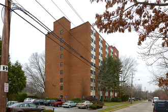 Parkway Tower in East Providence, RI - Building Photo - Building Photo