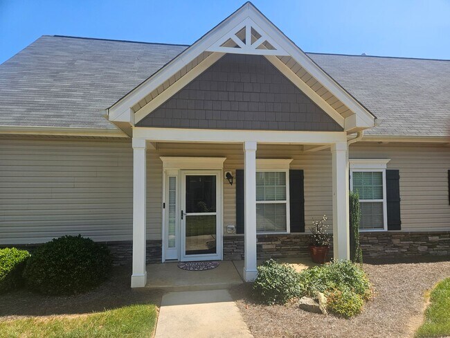 216 Hawks Nest Cir in Winston-Salem, NC - Foto de edificio - Building Photo