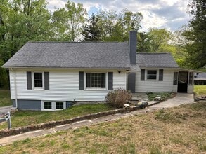 16 Miracle Dr in Asheville, NC - Building Photo - Building Photo