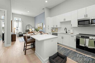 9035 Lindholm Dr, Unit A3 in Huntersville, NC - Building Photo - Building Photo