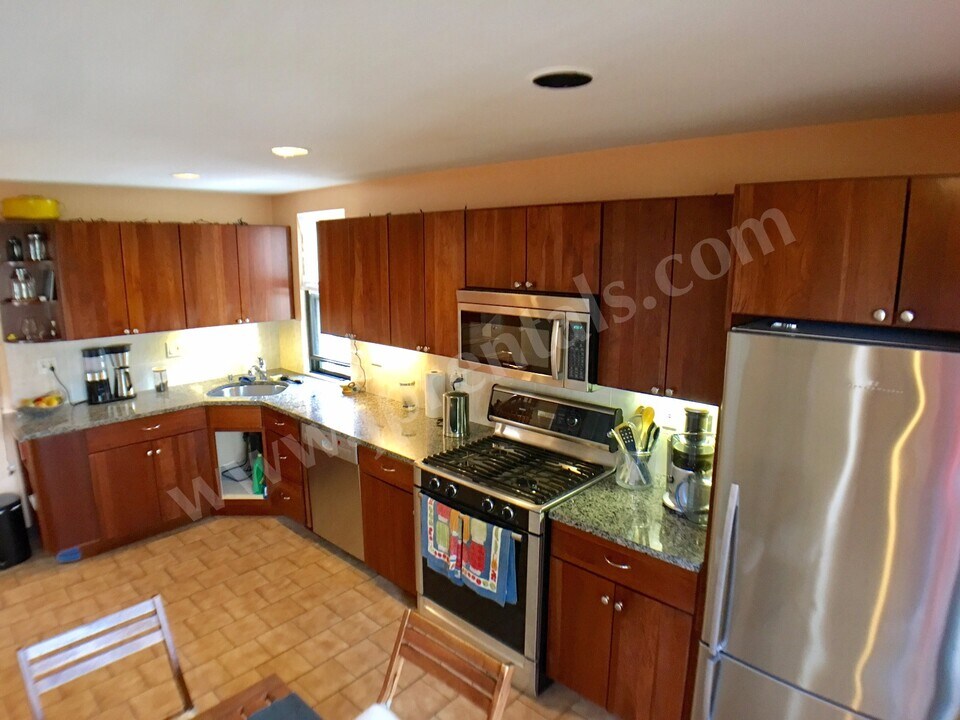 102 Paul Gore St in Boston, MA - Building Photo