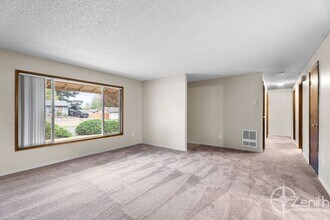 7012 NE 56th Ave in Vancouver, WA - Building Photo - Building Photo