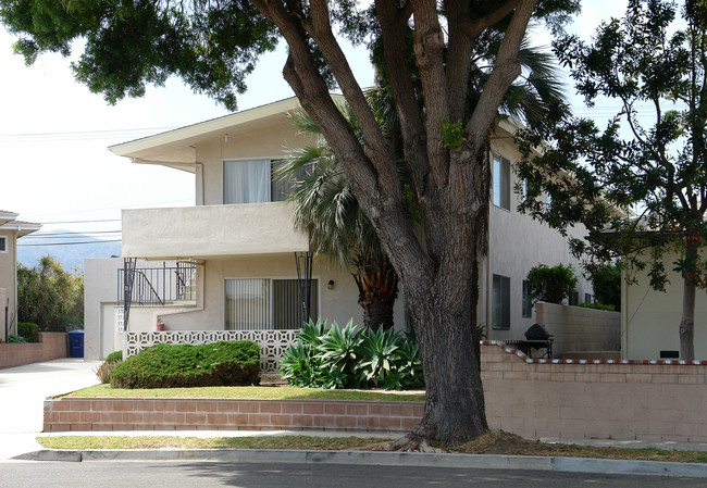 3707-3715 Birch St in Ventura, CA - Foto de edificio - Building Photo