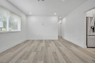 1401 NE 152nd St in North Miami Beach, FL - Building Photo - Building Photo