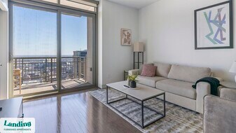 777 Preston St, Unit 34L in Houston, TX - Building Photo