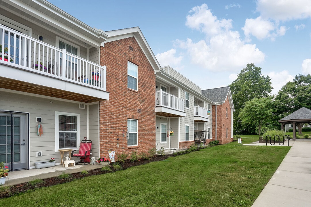Atz Place in Kendallville, IN - Foto de edificio