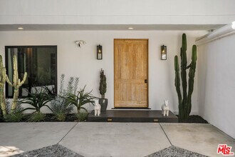 9275 Flicker Pl in Los Angeles, CA - Building Photo - Building Photo