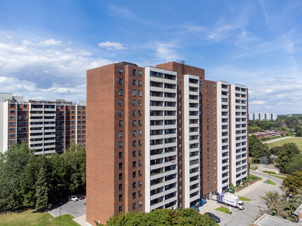 Sherwood Apartments in Toronto, ON - Building Photo