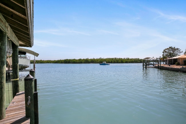 176 Trinidad St in Naples, FL - Foto de edificio - Building Photo