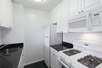 151 E 31st St in New York, NY - Foto de edificio - Building Photo