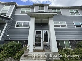 3137 Clover Ridge Dr in Chaska, MN - Building Photo