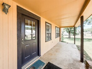 102 Besch Wilburn Ln in Glidden, TX - Foto de edificio - Building Photo