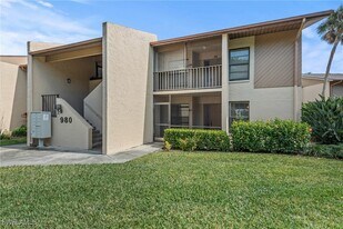 980 Palm View Dr, Unit 107 in Naples, FL - Building Photo