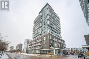 128 Fairview Mall Dr in Toronto, ON - Building Photo