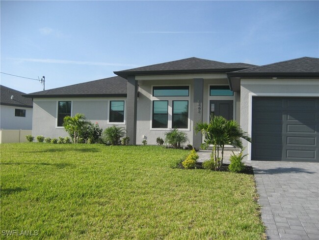 3402 SW 3rd St in Cape Coral, FL - Foto de edificio - Building Photo