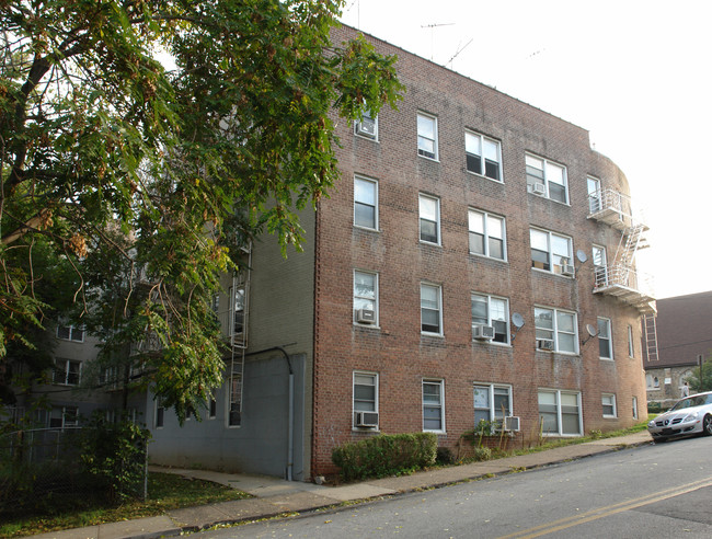 601-605 Mclean Ave in Yonkers, NY - Foto de edificio - Building Photo