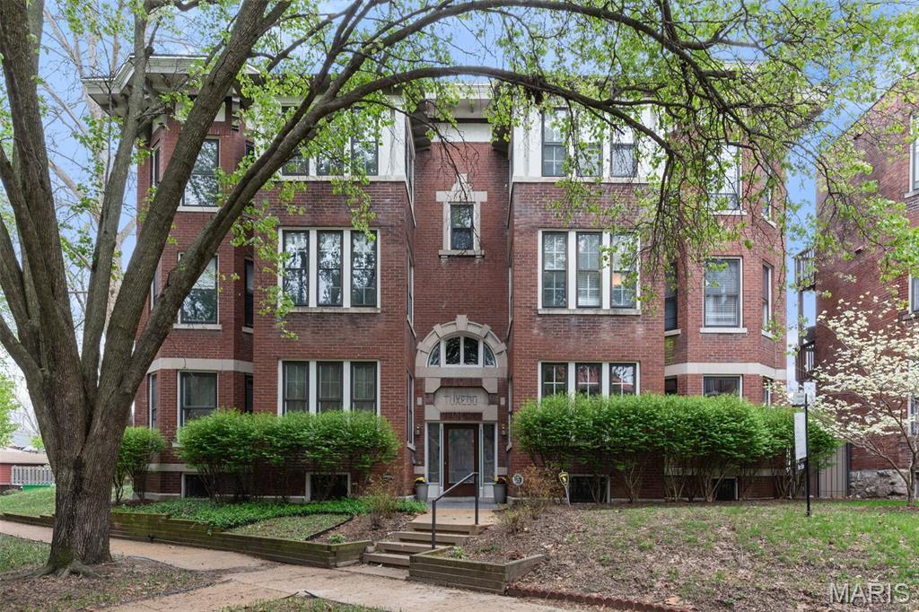 5858 Nina Pl in St. Louis, MO - Building Photo