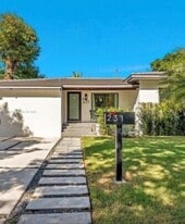 231 NE 45th St in Miami, FL - Building Photo