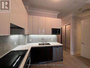 25-125 Water Walk Dr in Markham, ON - Building Photo - Building Photo