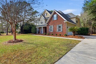 585 Dalcross Dr in Richmond Hill, GA - Building Photo - Building Photo