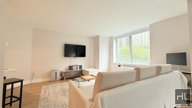 RIVERSIDE BOULEVARD GEM - BELOW MARKET STU in New York, NY - Building Photo - Building Photo