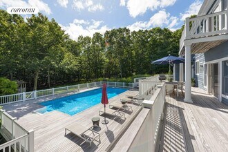 2 Mountain Laurel Ln in Southampton, NY - Foto de edificio - Building Photo