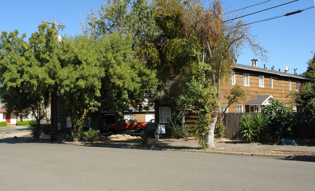 185 W J St in Benicia, CA - Foto de edificio - Building Photo