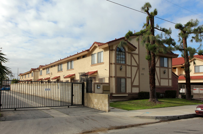15703-15711 Belshire Ave S in Norwalk, CA - Foto de edificio - Building Photo