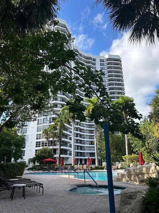 3400 NE 192nd St, Unit 1502 in Aventura, FL - Foto de edificio
