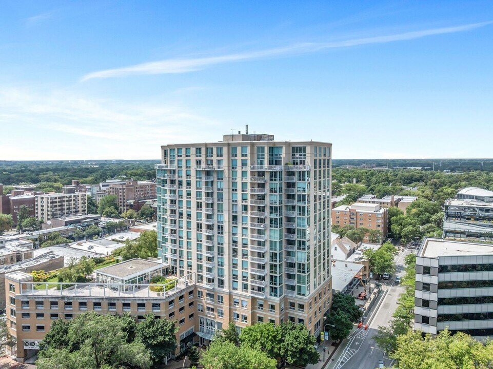 1640 Maple Ave in Evanston, IL - Building Photo