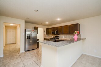 2214 Forest Floor Ct in Rosenberg, TX - Building Photo - Building Photo
