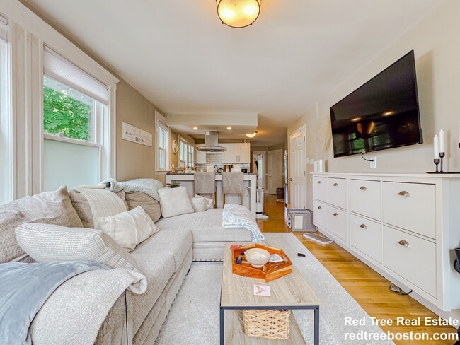 21 Town Hill St in Quincy, MA - Foto de edificio - Building Photo