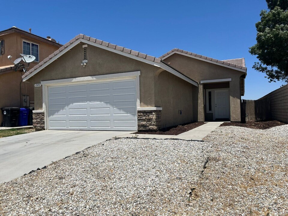 13892 Summerwind St in Victorville, CA - Building Photo
