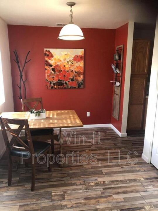 2030 Brookhurst St in Medford, OR - Foto de edificio