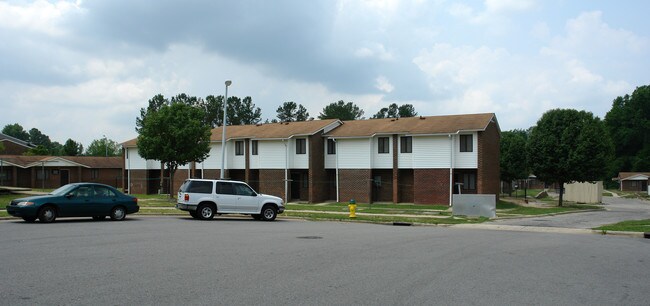 Melvin Place in Fayetteville, NC - Building Photo - Building Photo