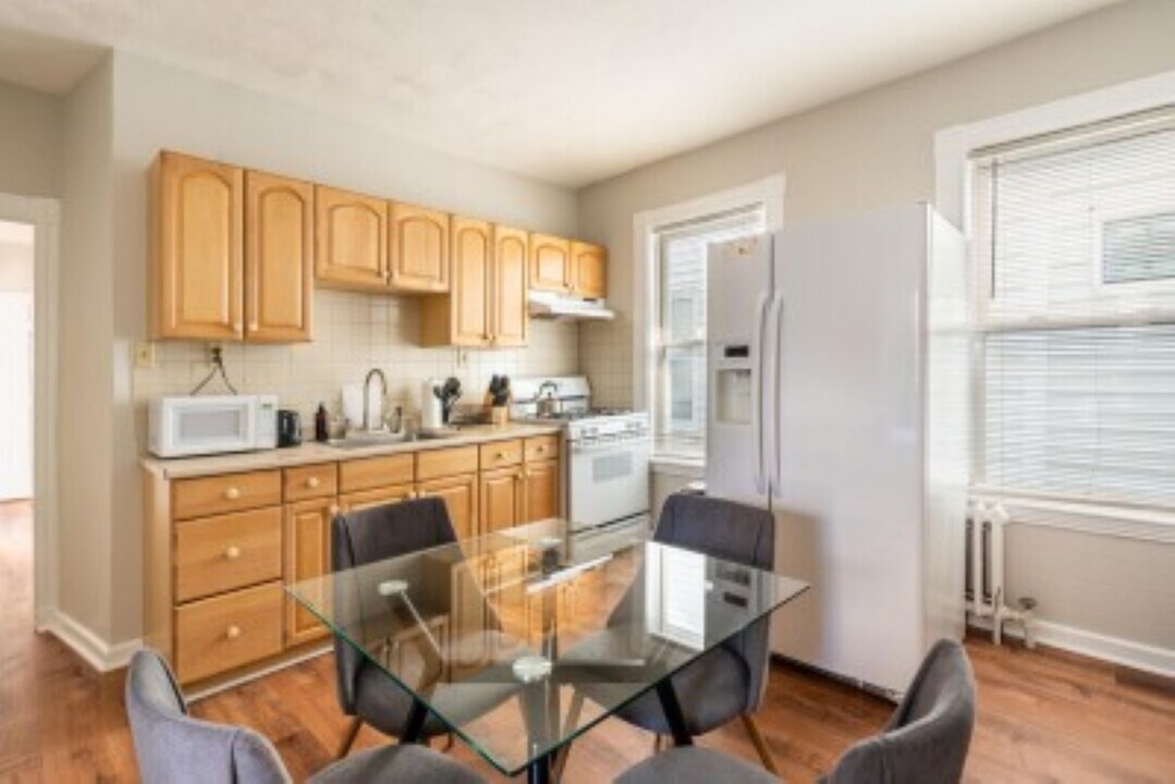 14 Elder St, Unit 4 in Boston, MA - Foto de edificio