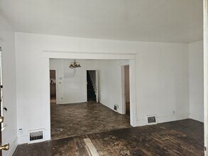 3273 N Detroit Ave in Toledo, OH - Building Photo - Building Photo