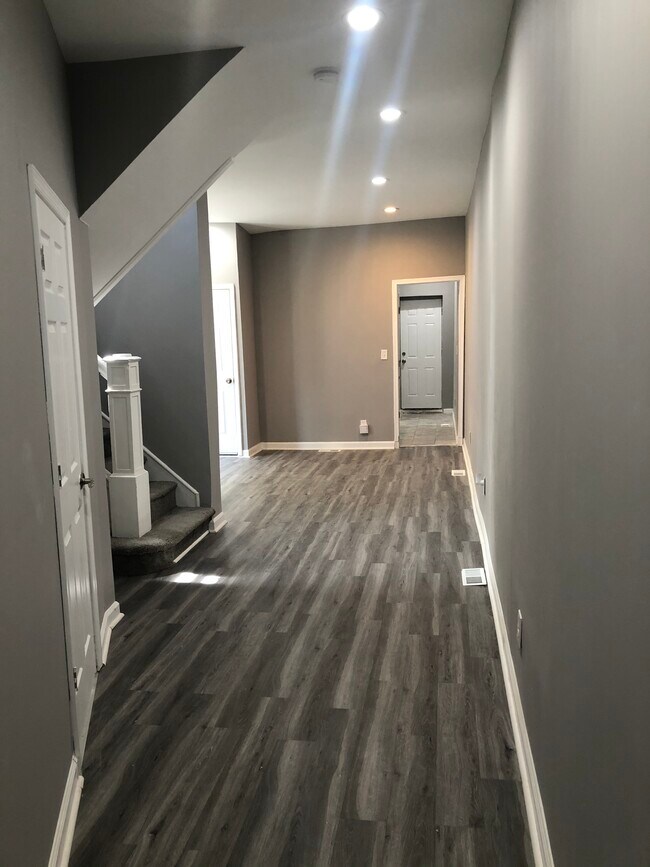 2212 Lyndhurst Ave photo'