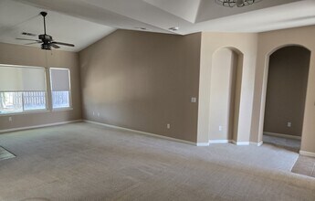 561 Bluejay Ave in Lemoore, CA - Building Photo - Building Photo