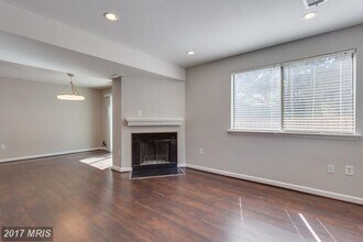 5735 Nordeen Oak Ct in Burke, VA - Building Photo - Building Photo