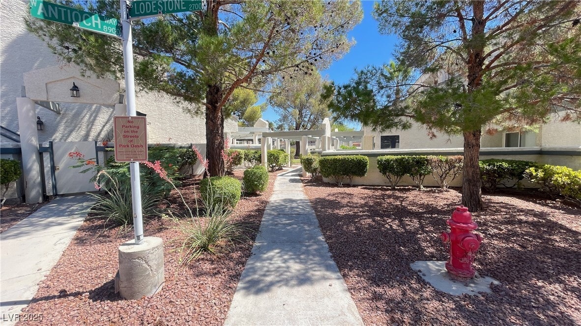 8900 Antioch Way in Las Vegas, NV - Building Photo