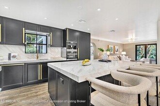 217 Avila Rd in West Palm Beach, FL - Foto de edificio - Building Photo