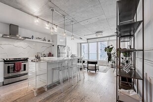 75 Portland St in Toronto, ON - Building Photo