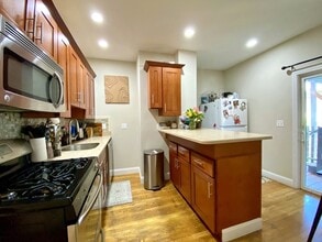 512 E 3rd St, Unit 1 in Boston, MA - Building Photo - Building Photo