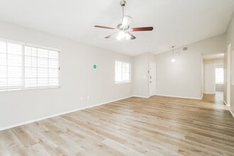 565 Portland Cir in Apopka, FL - Building Photo - Building Photo