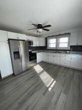 31 Francis Ave in Enfield, CT - Building Photo - Building Photo