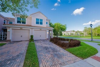 8301 Foster Dr in Four Corners, FL - Building Photo - Building Photo