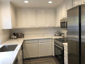 711 Portwalk Pl in Redwood City, CA - Building Photo - Building Photo