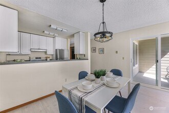 5844 NE 75th St, Unit A216 in Seattle, WA - Building Photo - Building Photo