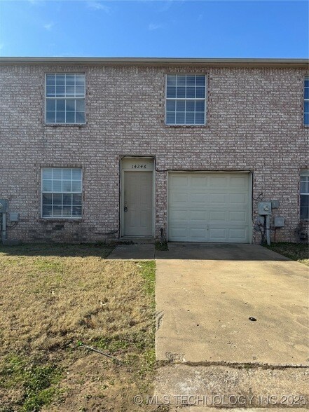 14246 S Hickory St in Glenpool, OK - Foto de edificio